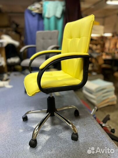Офисное кресло