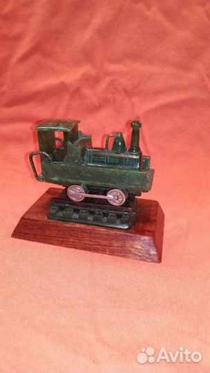 Нефрит. паровоз