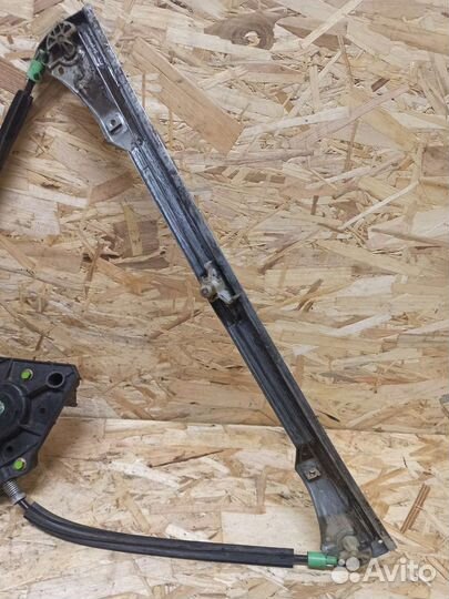 Стеклоподъемник передний правый Renault Clio