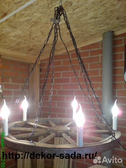 Колесо от телеги - люстра