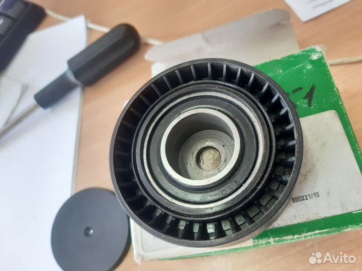 Ролик обводной поликлин. ремня BMW