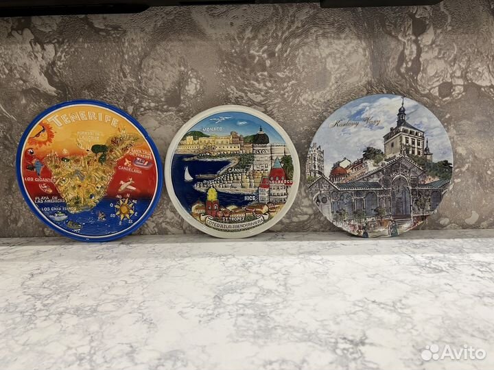 Сувенирные тарелки из разных стран