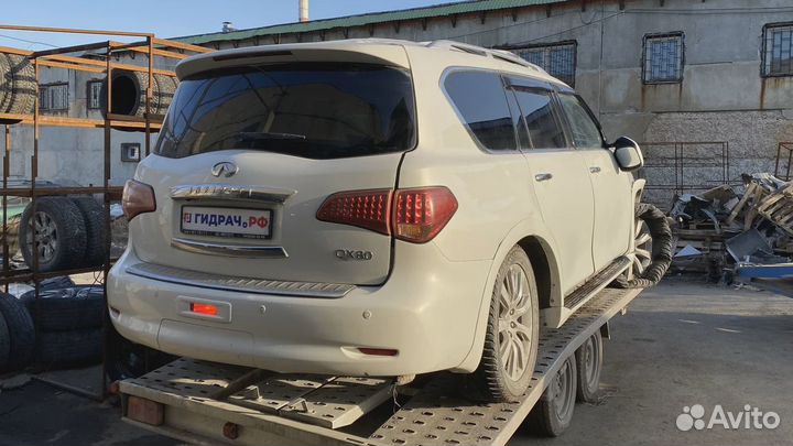 Пыльник крыла переднего правого Infiniti QX80 (Z62