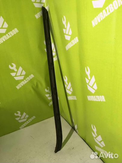 Накладка лобового стекла правая Форд Мондео 2