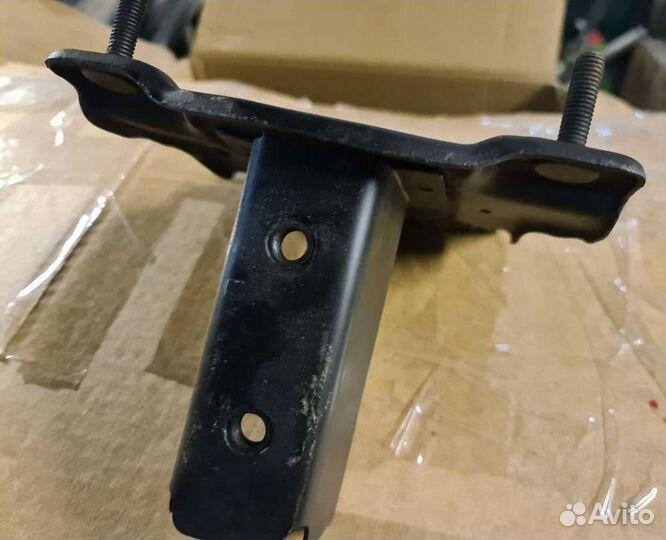Передний крепёж левый жёсткост бампера киа спектра