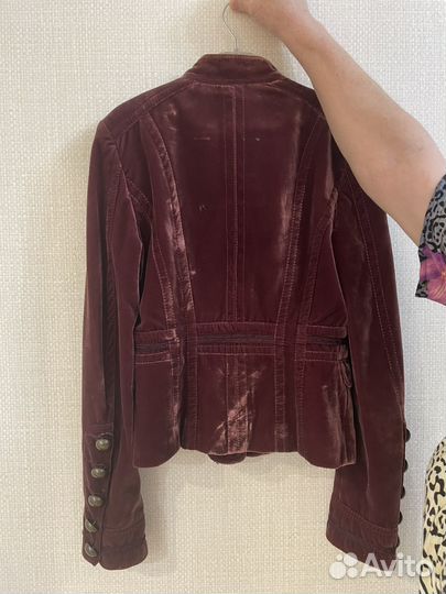 Пиджаки и жакеты женские