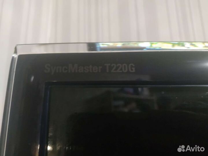 Широкоформатный монитор Samsung SyncMaster T220G