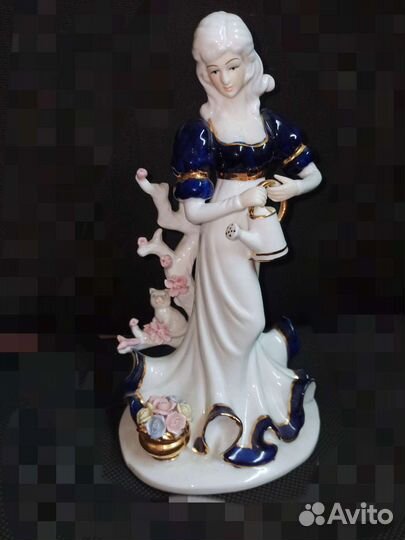 Статуэтка фарфор