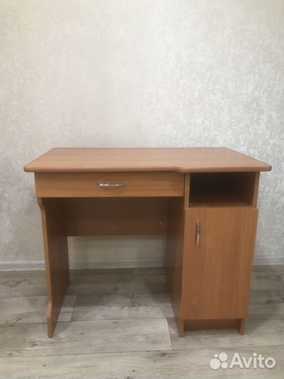 Письменный стол