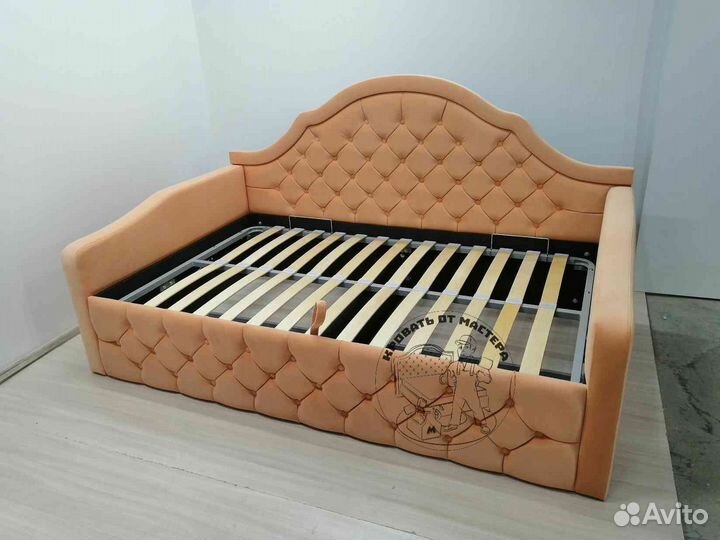 Кровать детская с мягкой спинкой