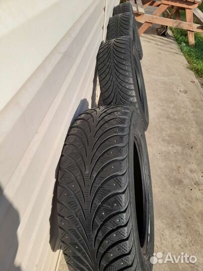 Sava Eskimo Stud 215/65 R16
