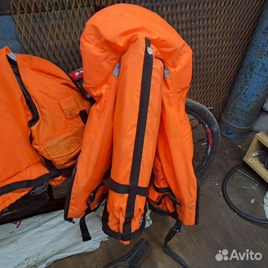 Спасательный желет