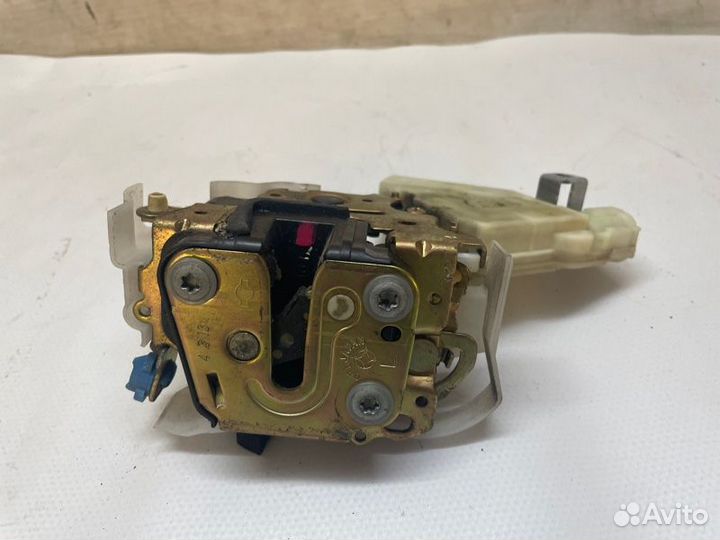 Замок двери передний левый Nissan X-Trail NT30