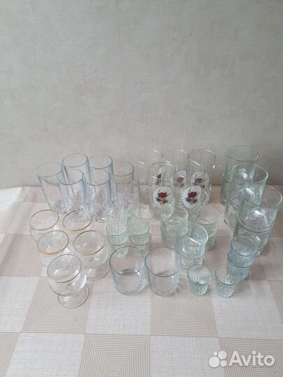 Стеклянные стаканы, фужеры, рюмки