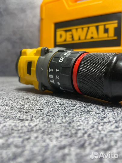 Шуруповёрт Dewalt 18v бесщёточный в наборе