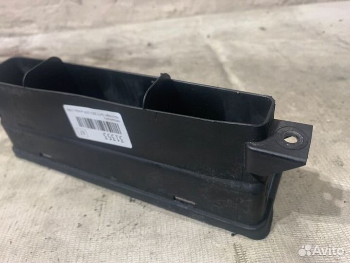 Воздухозаборник (наружный) Volkswagen Golf V