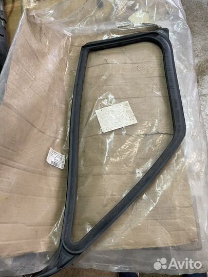 Уплотнитель стекла двери