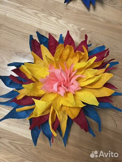 Цветы из гофрированной бумаги (декор)