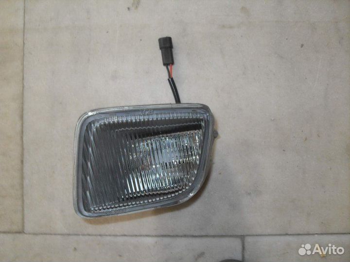Противотуманная фара левая передняя левая Toyota