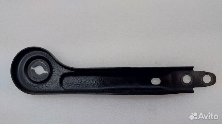 Кронштейн подрамника правый Hyundai Sonata DN G4KM