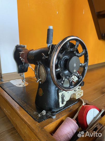 Ручная швейная машинка