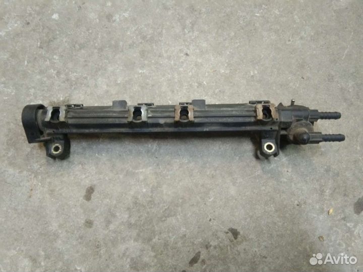 Топливная рампа Фольксваген Джетта 4