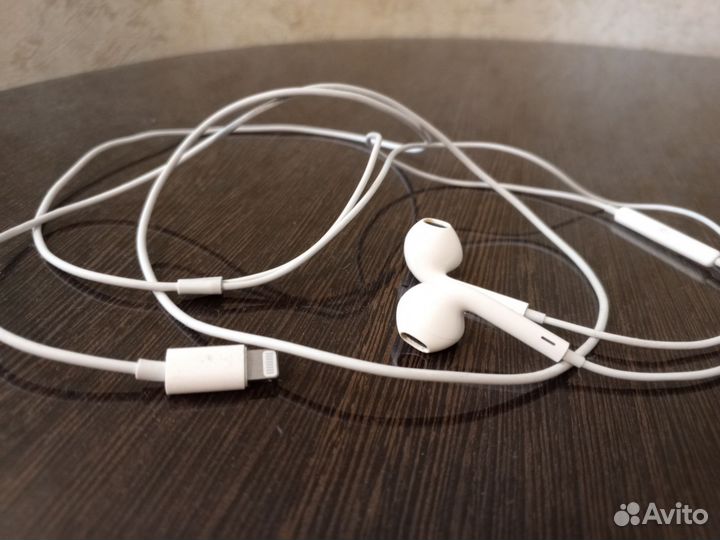 Наушники apple earpods lightning проводные