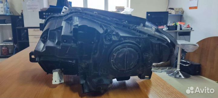 Фара правая Mercedes-Benz M- klasse W166 Ксенон