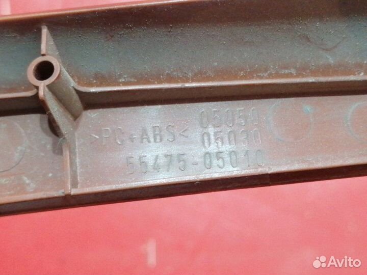 Накладка декоративная Toyota Avensis