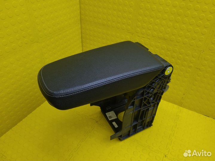 Подлокотник Skoda Octavia лифтбек A8 DJK 2021