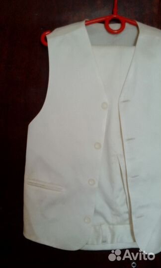 Костюм бежевый