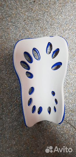 Щитки футбольные