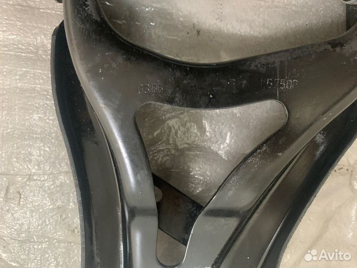 Рычаг подвески нижний передний правый Renault