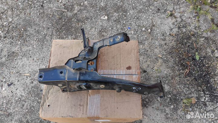 Кронштейн фары правой Opel Astra H