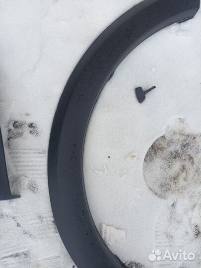 Накладка на крыло переднее правое Renault Sandero