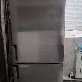 Холодильник на запчасти vestel