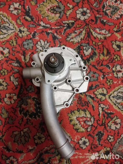 Водяная помпа mercedes 124, 190 W 201