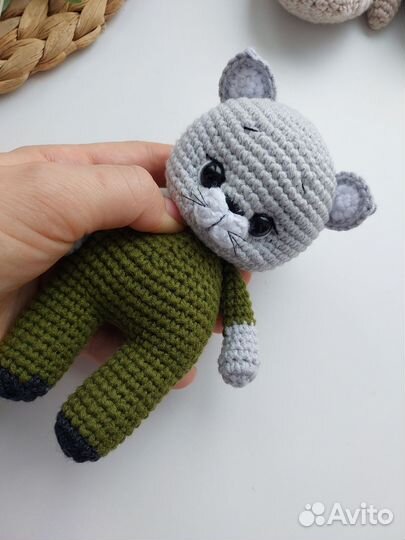 Вязаный военный талисман