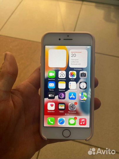 Телефон iPhone 8