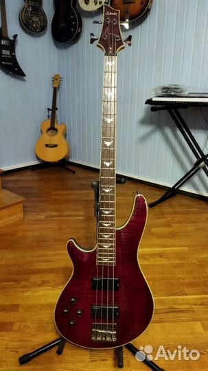 Бас гитара леворукая