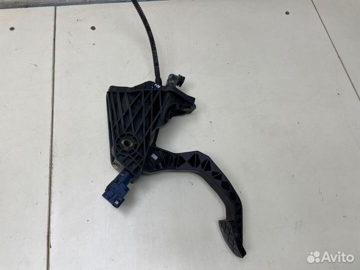 Педаль сцепления Volkswagen Polo cfna (1600CC