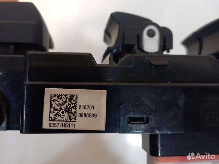 Блок электростеклоподемников Hyundai Solaris 2