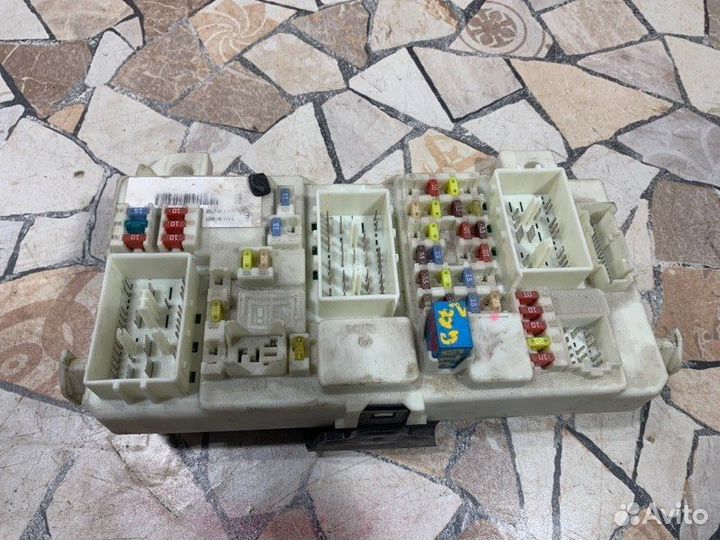 Блок предохранителей Ford Focus седан 1.6 shda