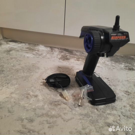 Радиоуправляемая машина (две)