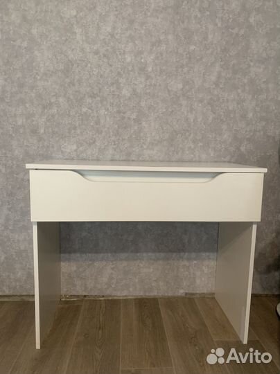 Письменный стол