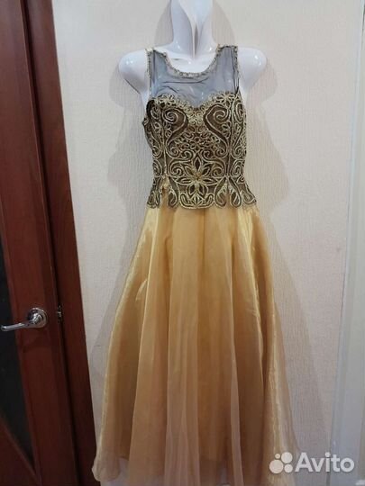 Вечернее платье