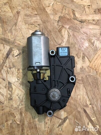 Моторчик привода люка панорамы Renault Koleos