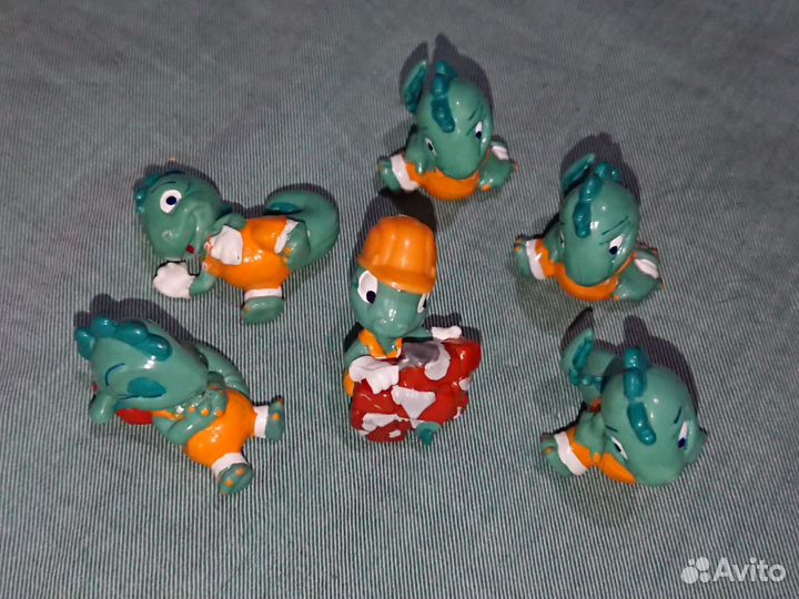 Игрушки из киндер сюрприза 90х, динозаврики
