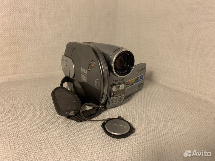 Видеокамера Samsung VP-DC563i