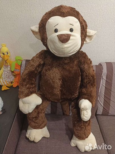 Большая мягкая игрушка обезьяна